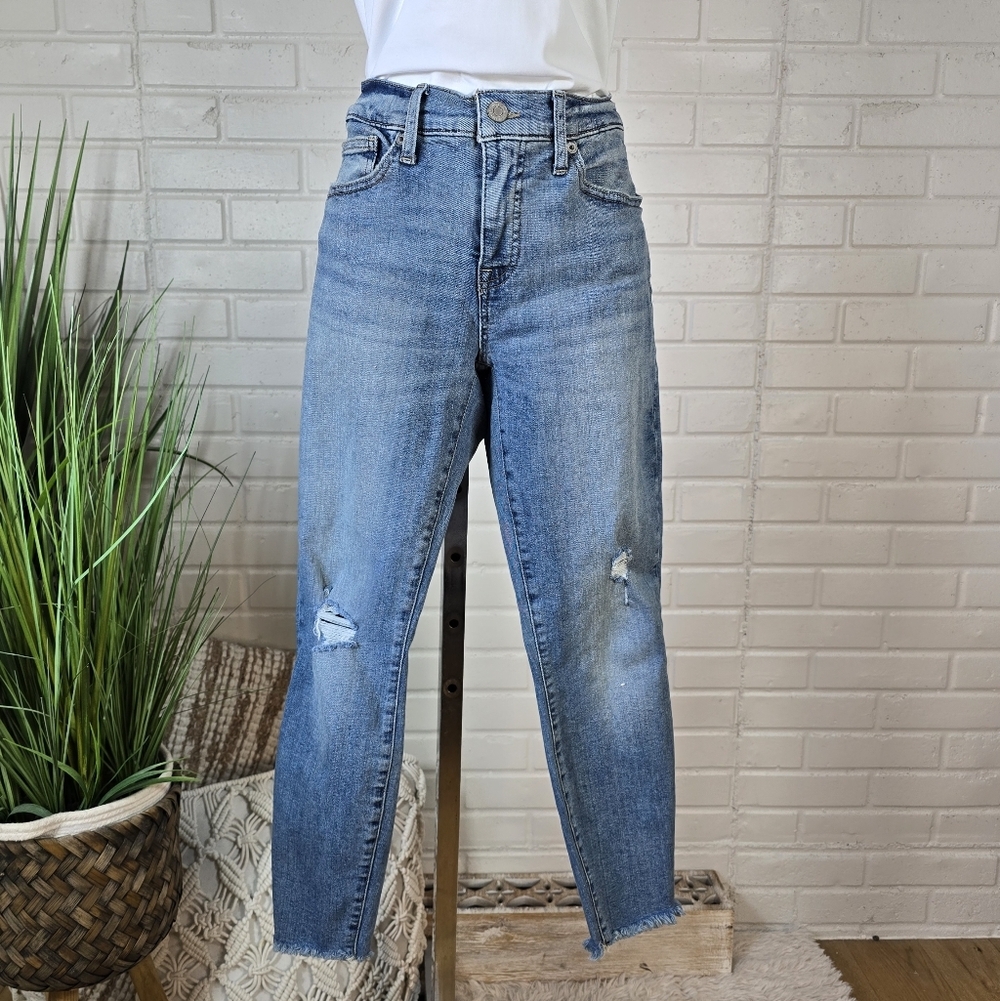 Lucky Brand Light Wash Distressed Mid Rise Crop Jeans Size 6